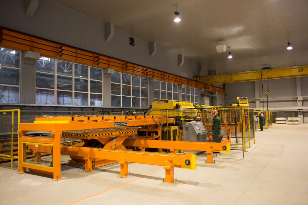 Високоточна автоматична американська лінія Bradbury, на якій завод виготовляє панелі та ребра для майбутніх силосів