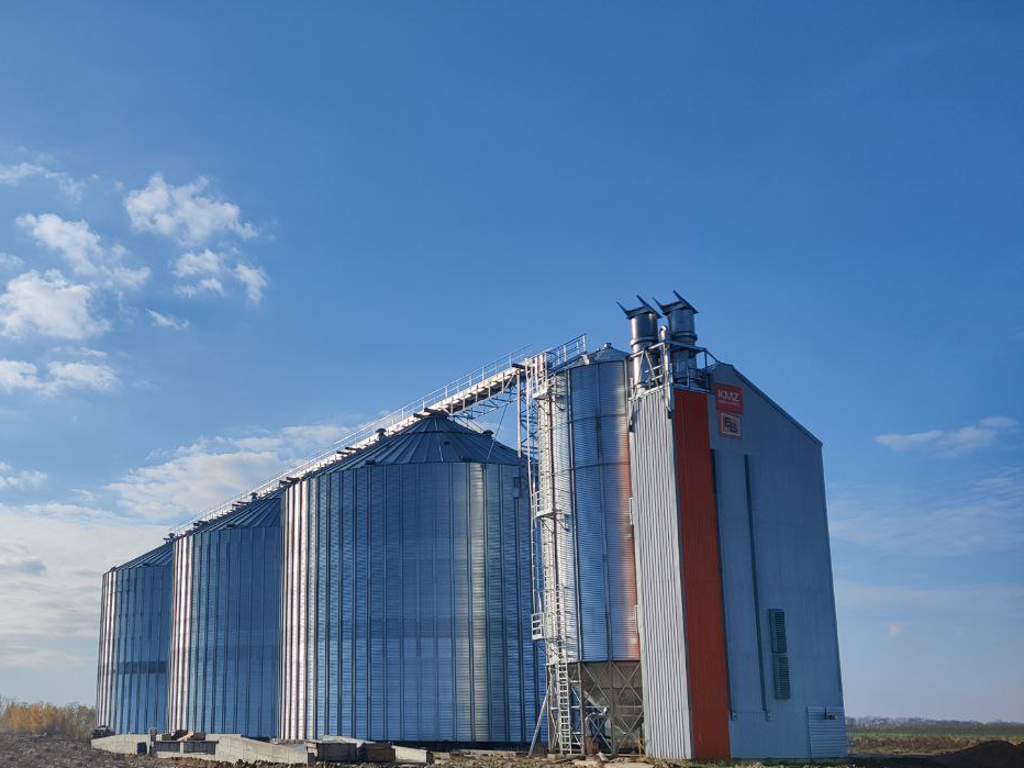 Completed installation of KMZ Industries silos at a farm grain storage complex in the Lviv region  
